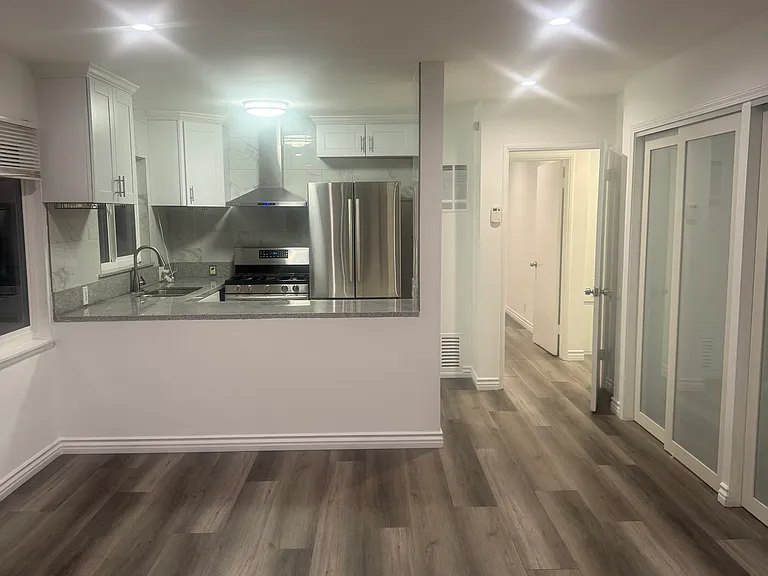 Living Room/Closet/Kitchen