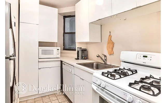 Sold by Douglas Elliman | media 4