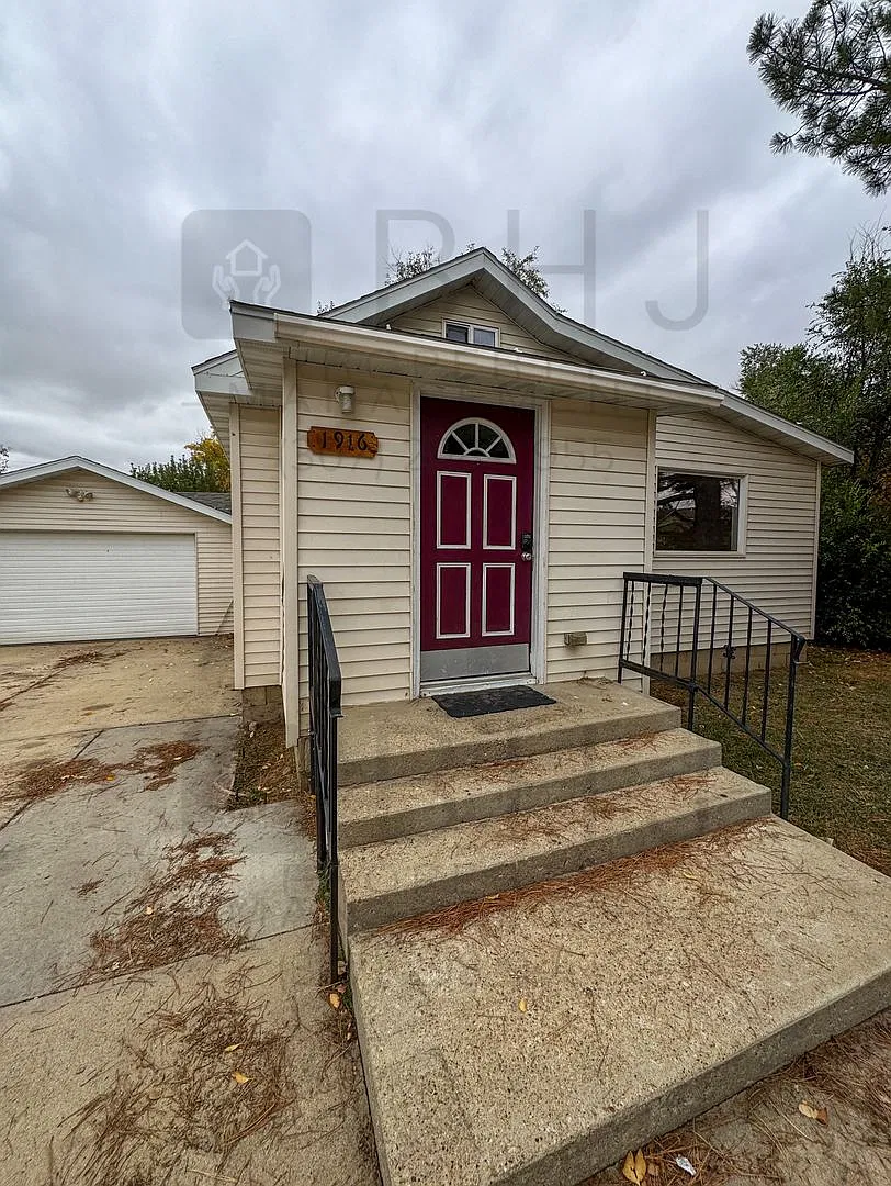 Cozy 1 bed/ 1 bath, pet friendly home — Photo 1