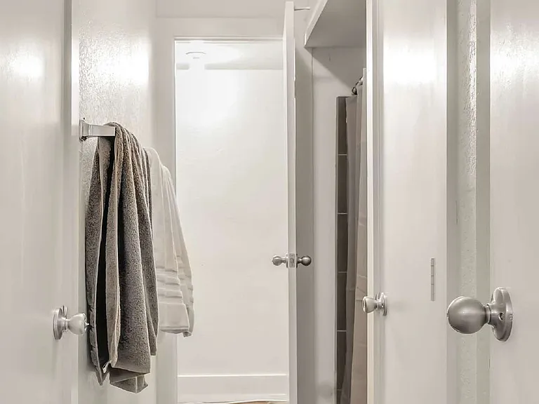 520 Helena St — Photo 18
