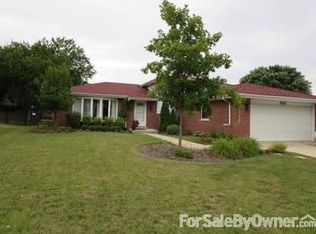 8686 Wood Vale Dr, Darien, IL