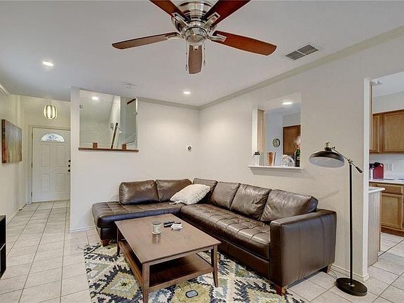 3rd image of 3501 Larchmont Cv #B