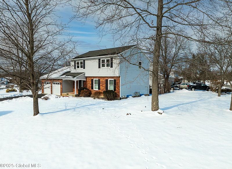 3rd image of 1 Heather Lane