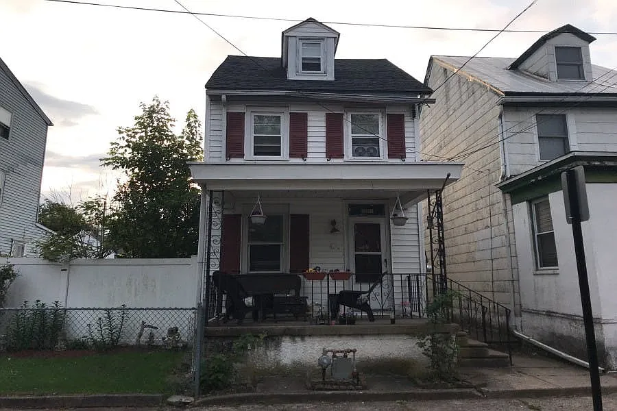 551 Linden St photo 1