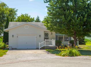 611 High Hill Rd, Philo, IL 61864