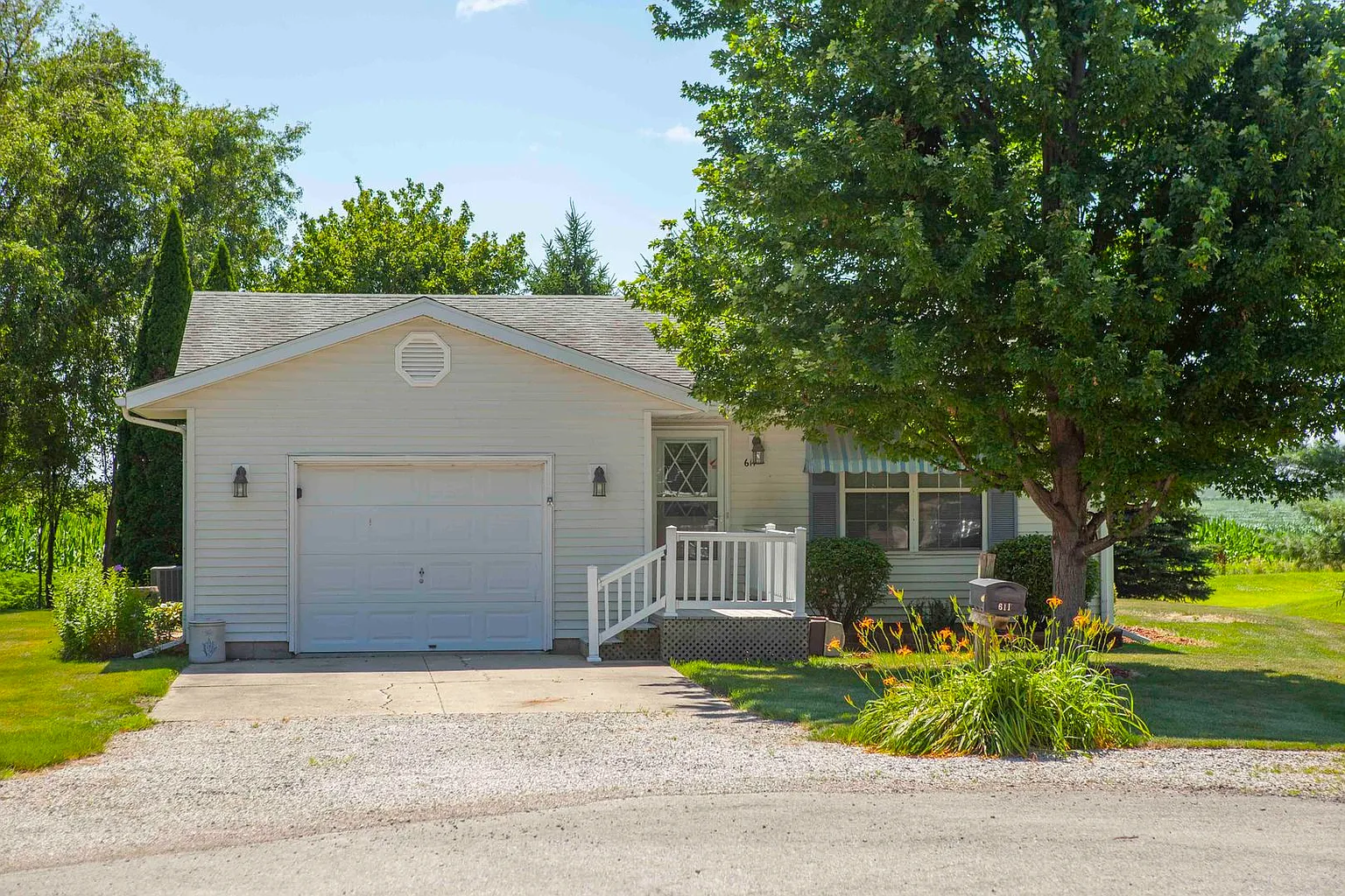 611 High Hill Rd photo 1