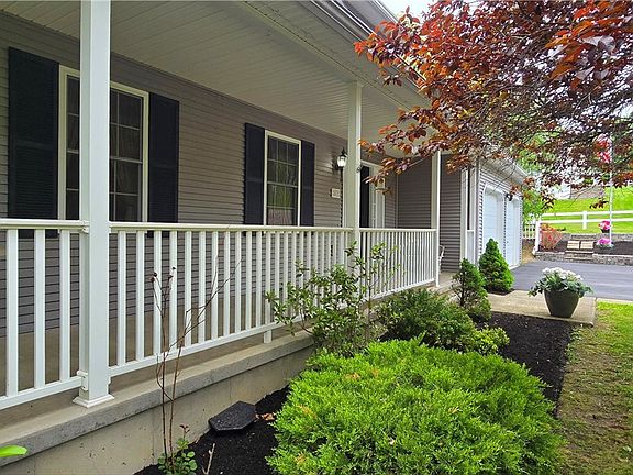 3rd image of 83 Crestview Dr W