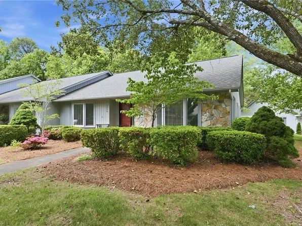 2609 Spring Bridge Cir, Greensboro, NC 27410