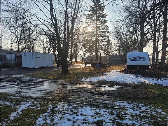 3rd image of 740 Hillcrest Rd S