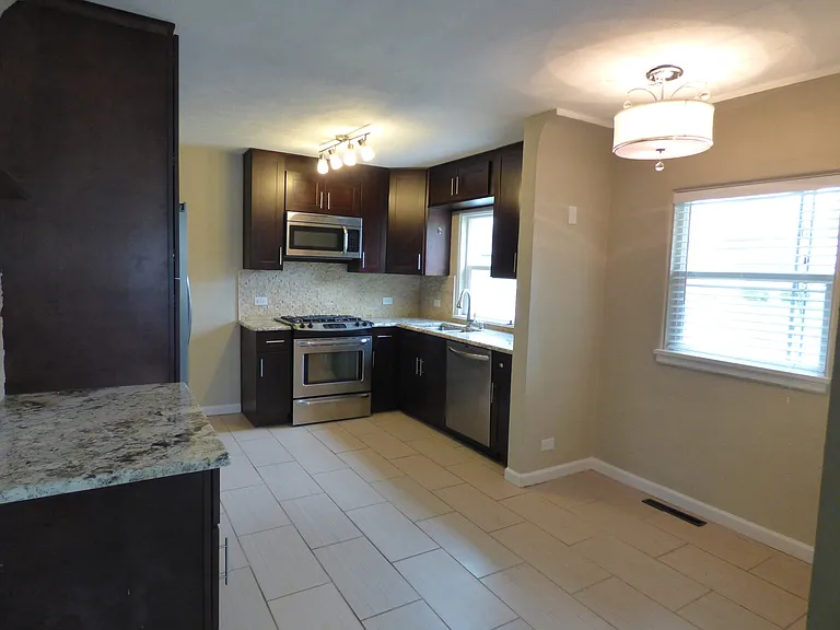 1655 S Columbine St — Photo 3