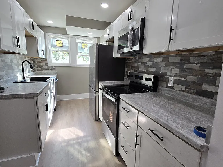 821 Frederick St — Photo 3