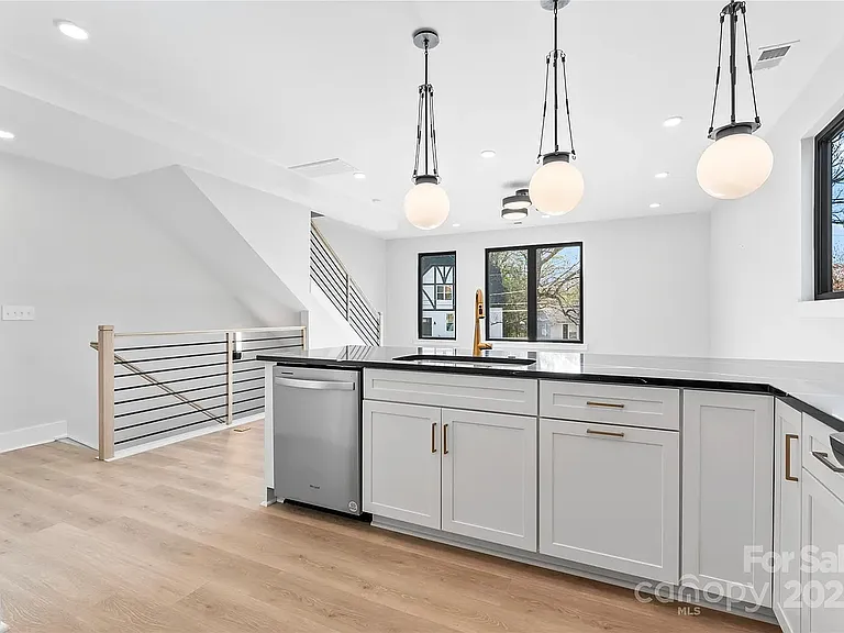 3433 Byrnes St — Photo 4