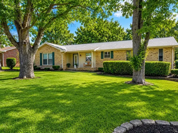 107 Charleston Dr, Goodlettsville, TN 37072