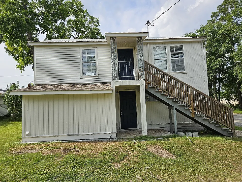 211 Oak St #2