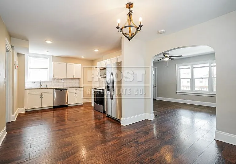 1260 S Champion Ave — Photo 5