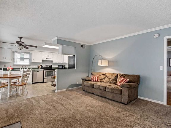 5th image of 105 White Oak Ct