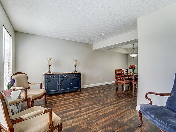 5th image of 982 Nadine Dr