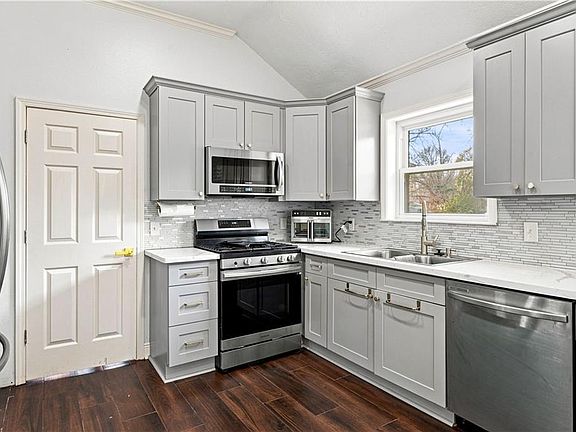 4th image of 45 Ridgewood Dr