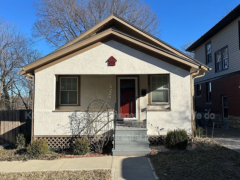 1st image of 2535 Charlotte St