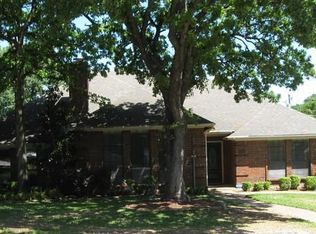 2950 Woodland Hills Dr, Grapevine, TX 76051