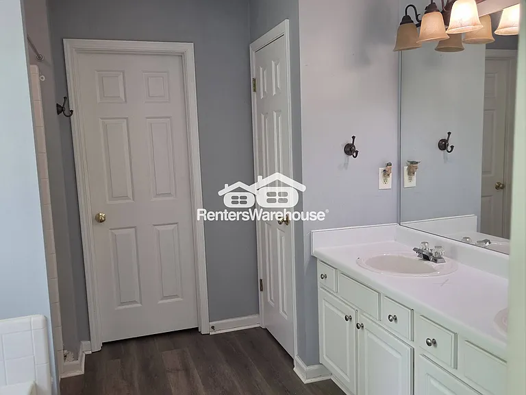223 Regent Sq — Photo 10