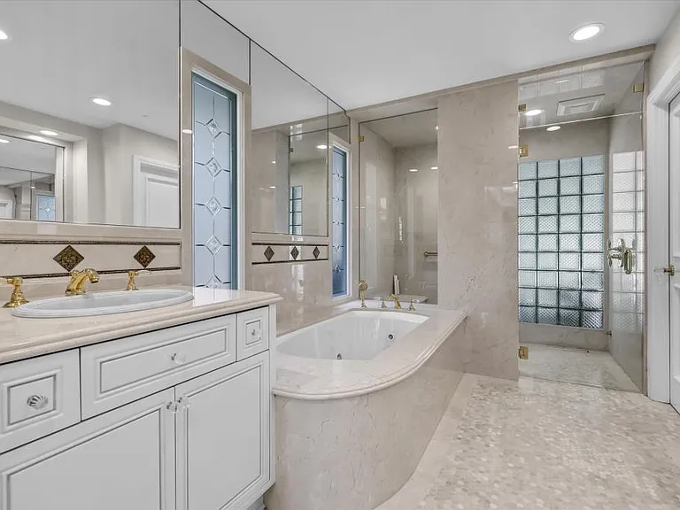 1070 Granville Dr — Photo 23