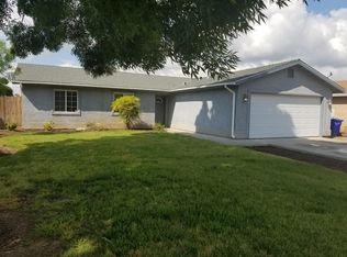 275 E Hickory St, Lindsay, CA 93247