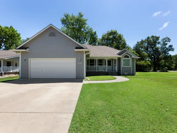 916 Main St, Halstead, KS 67056