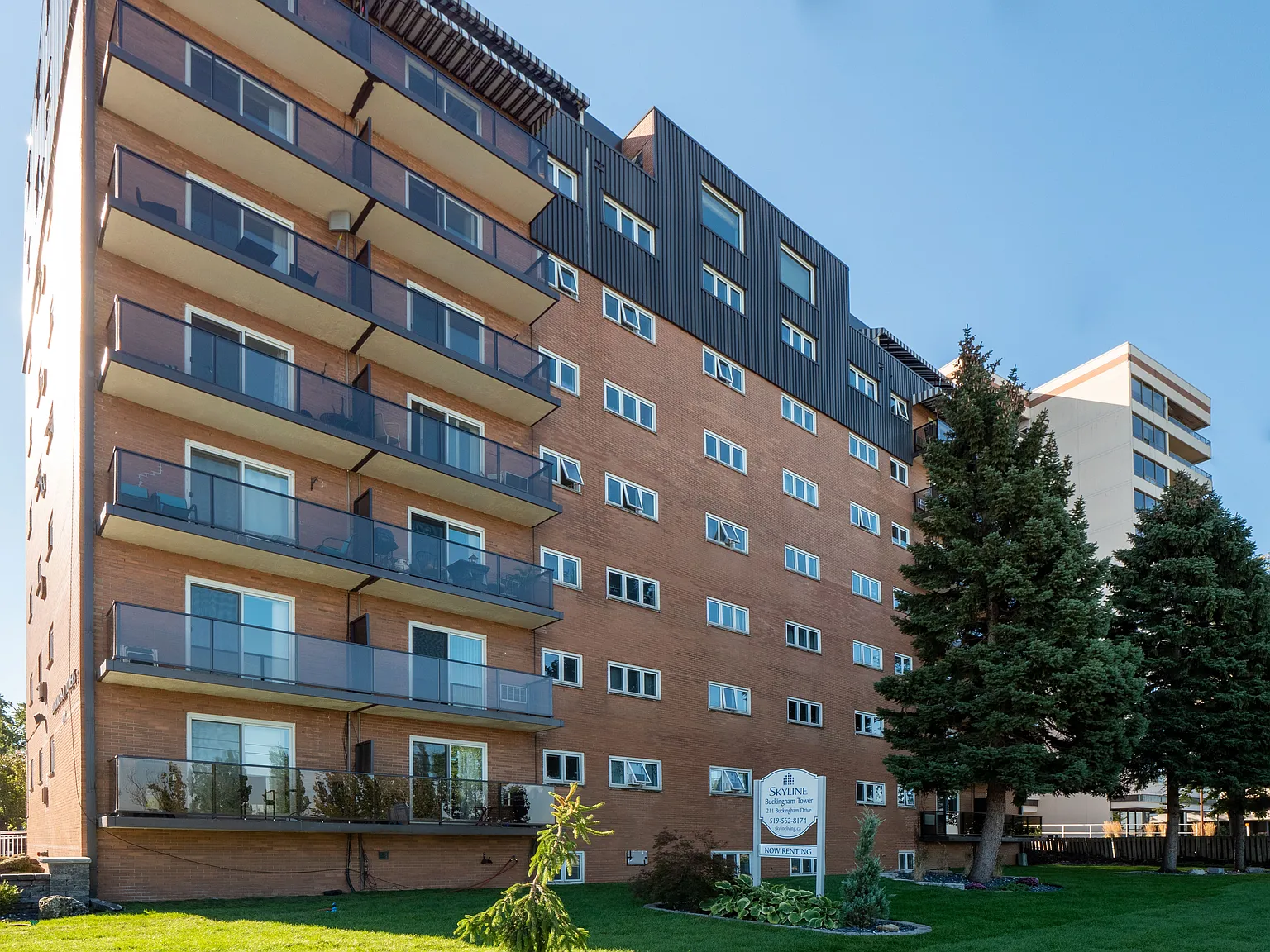 Buckingham Tower Apartments — Photo 2