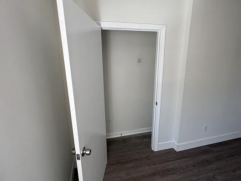 363 Windsor Rd #4 — Photo 10