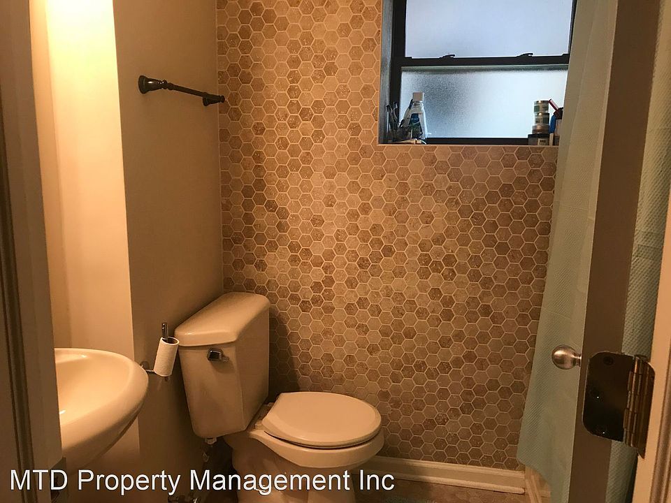 1st image of 1416 W Carmen Ave