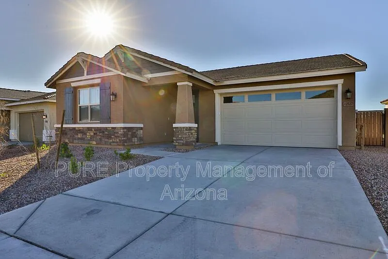4 bed, 3.0 bath, 2274 sqft, $2,499 — Photo 2