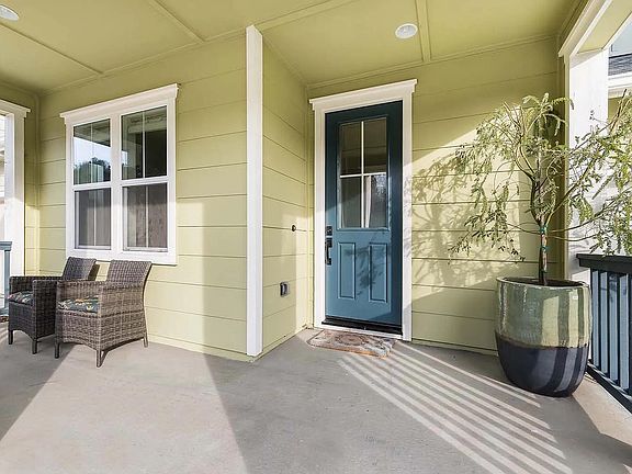 2nd image of 703 Larkspur Dr