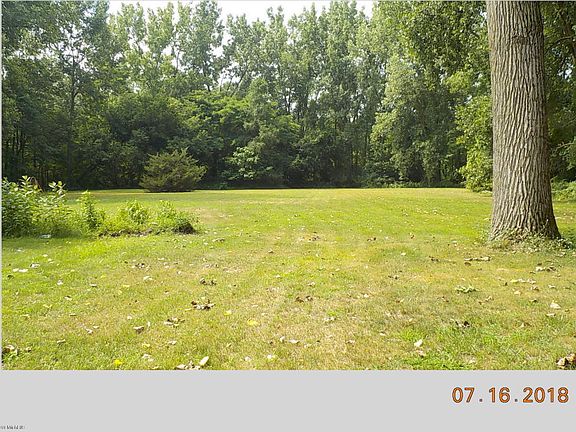 3rd image of 2600 Woodbine Ave