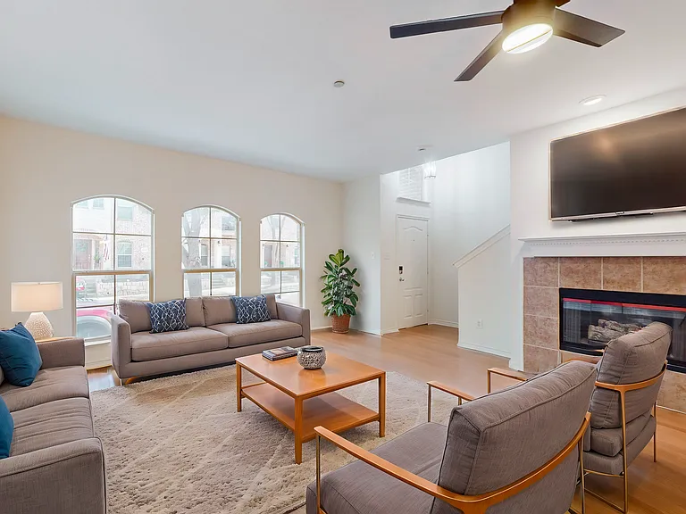 6818 Cortona Ln — Photo 3