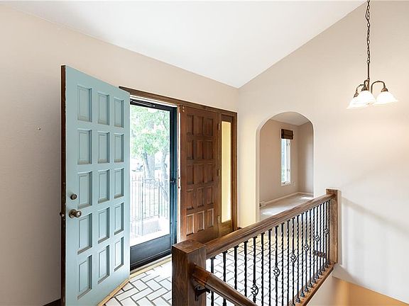 4th image of 310 Woodbridge Ln