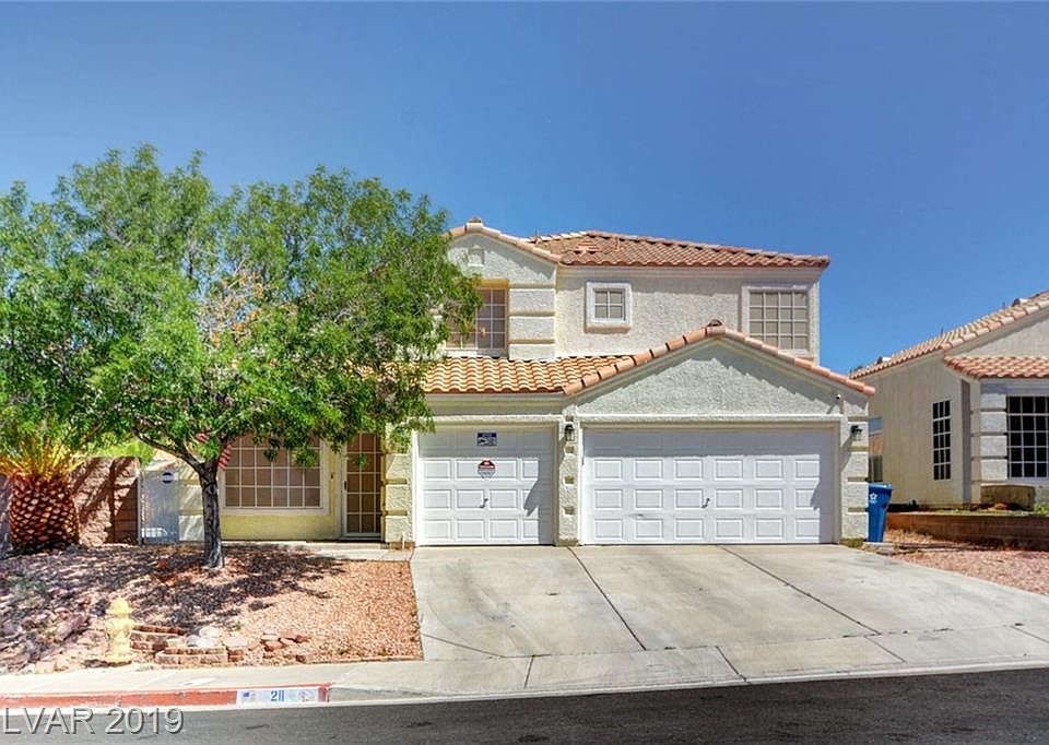 1st image of 211 Oleander Pl