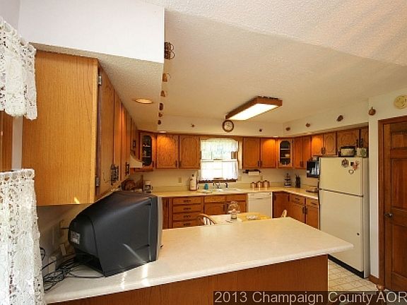 5th image of 605 E Green St