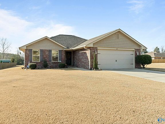 2nd image of 142 Lazy Oak Dr