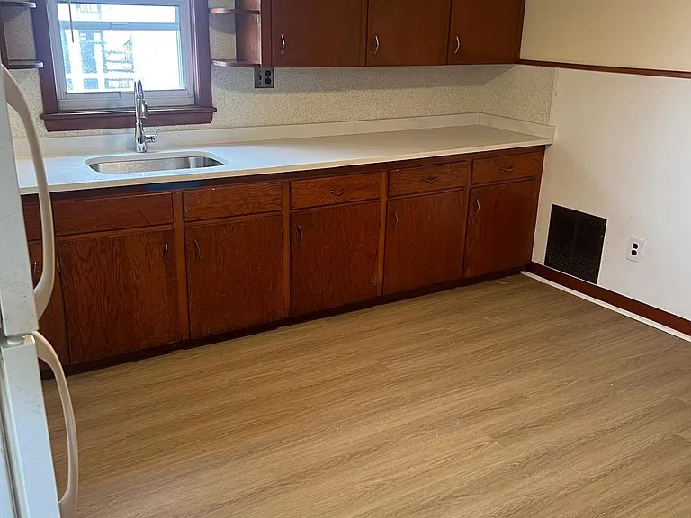 5 Lawson Pl #2 — Photo 3