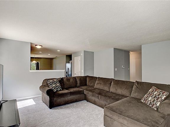 3rd image of 1740 Persimmon Grove Dr