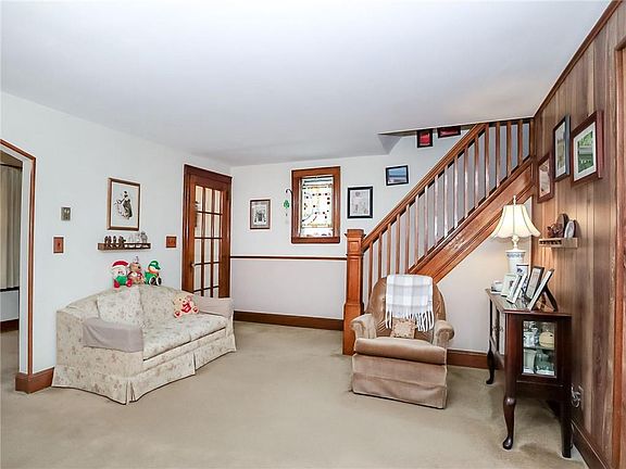5th image of 471 Pelton Ave