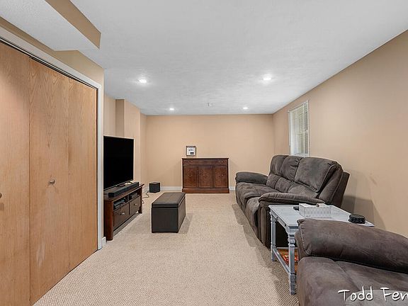 4th image of 5286 Larkin Ave NE