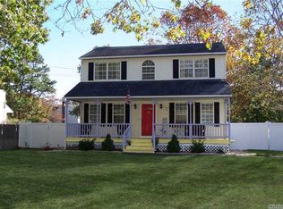 58 Applegate Dr, Mastic, NY 11950