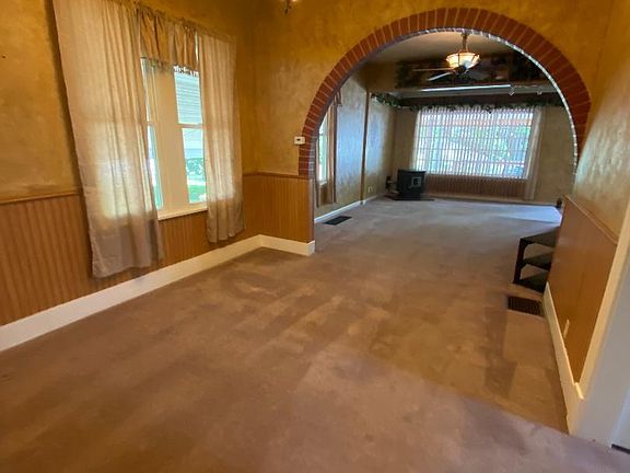 2nd image of 947 E Noleman St