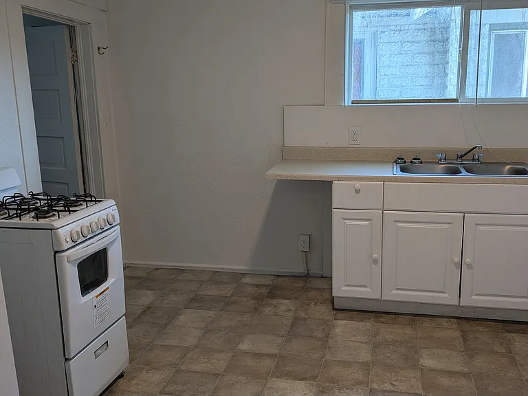 303 S 5th St #5 — Photo 6