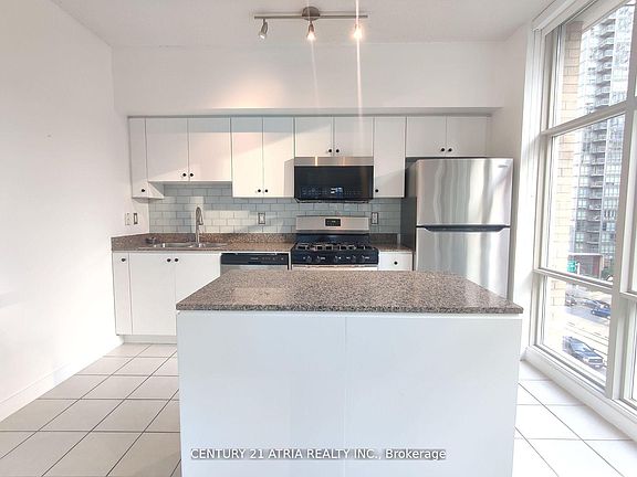 5th image of 9 Spadina Ave N #511