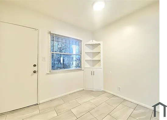 2111 W Florence Ave #4 — Photo 4