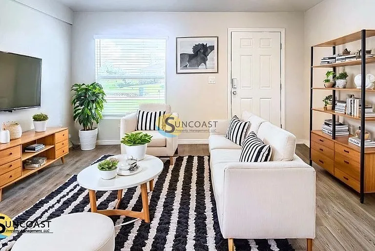 11399 Poplin Ave — Photo 1