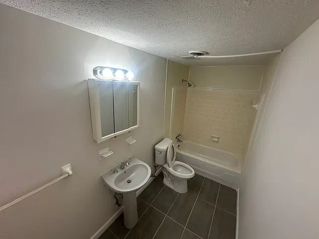 611 Reid St #C — Photo 9